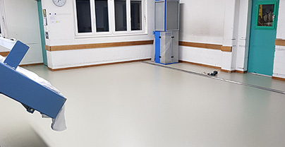 Holzzement Böden Sanierung - keine langen Wartezeiten zwischen den einzelnen PMMA-Schichten.