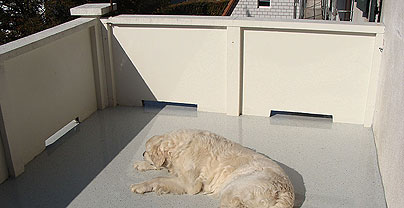 Balkon mit modernen witterungsbeständigen Beschichtungen erneuern